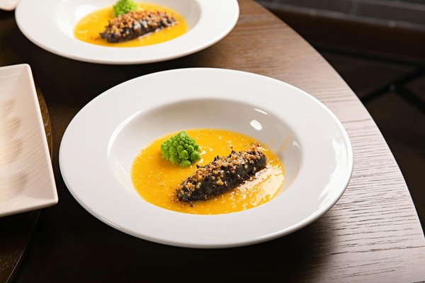 Wie plant man ein Trainingslager für Profi-Tennisspieler zur Optimierung der Matchvorbereitung?